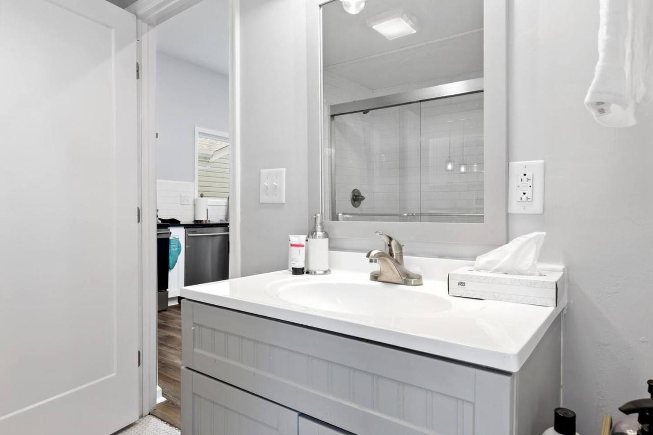 Recently Renovated Chic Durham Farmhouse Bagian luar foto
