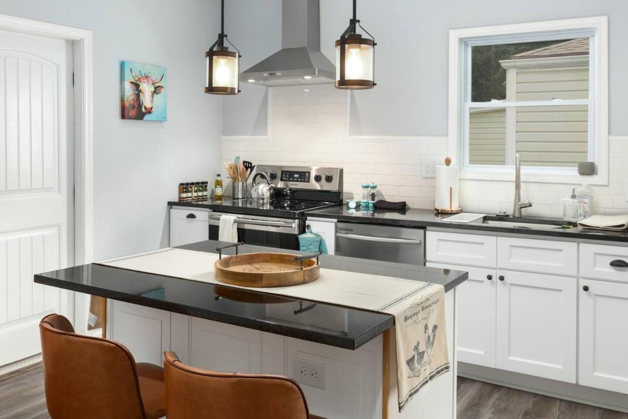 Recently Renovated Chic Durham Farmhouse Bagian luar foto